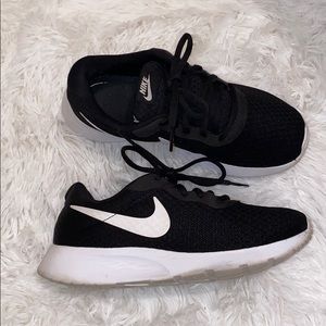 Black Nike Tanjun Women's Sneakers